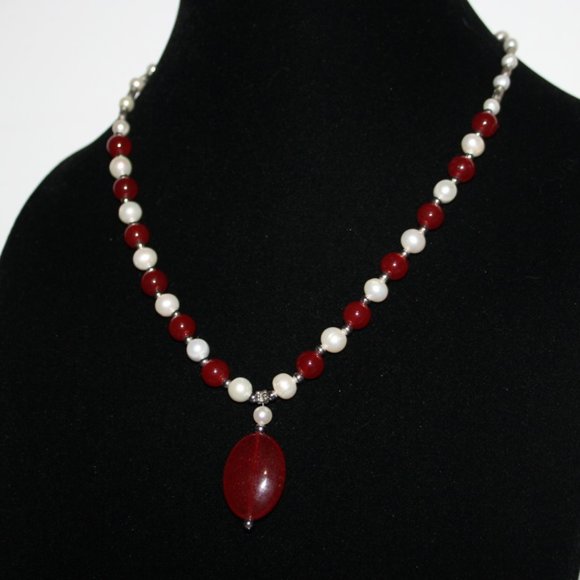 Beautiful natural pearl and stone necklace 19"